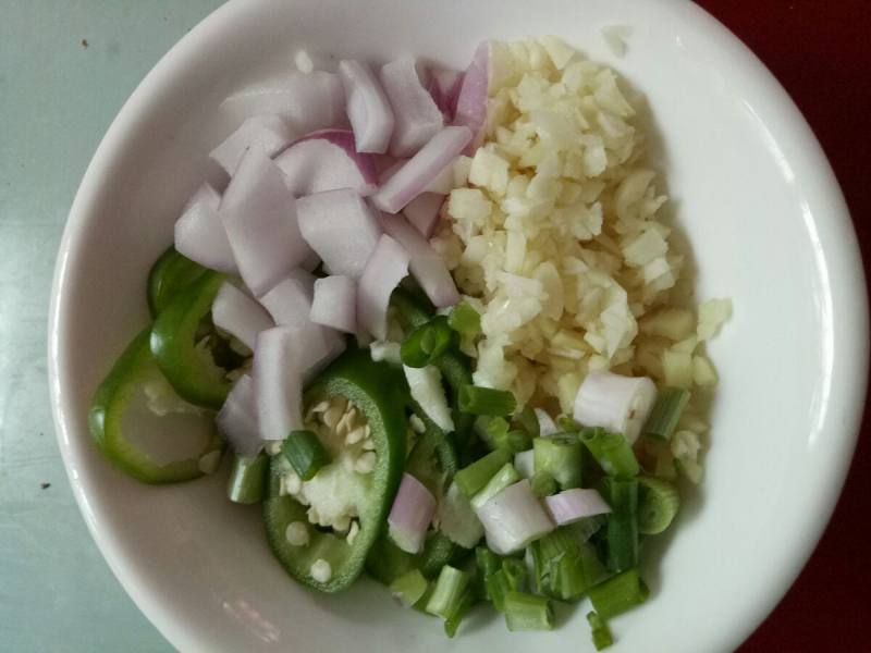 Steps for Making Cold Wood Ear Mushroom Salad