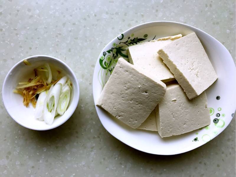 Steps for making Guo Ta Dou Fu (Pan-Fried Tofu)