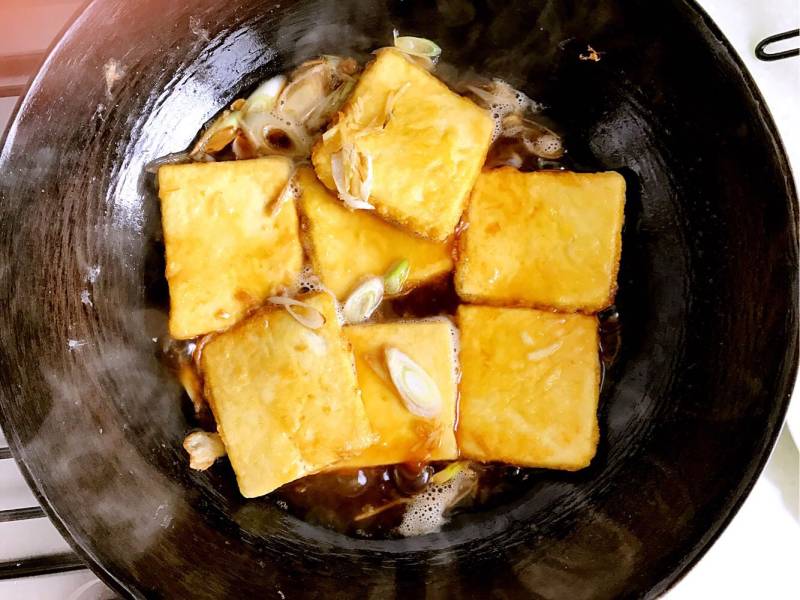 Steps for making Guo Ta Dou Fu (Pan-Fried Tofu)