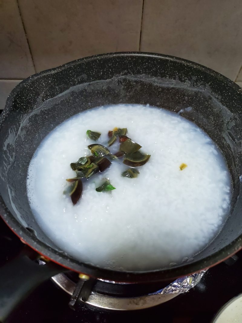 Steps for Making Century Egg Lean Pork Congee