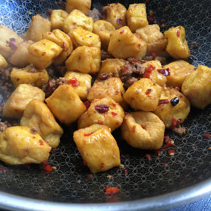 Steps for Making Spicy Oil-Soaked Tofu