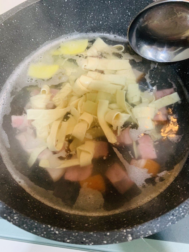 Steps for Cooking Simple Version of Preserved Pork with Bamboo Shoots