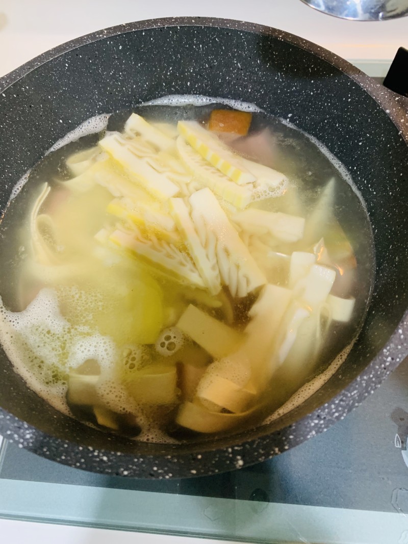 Steps for Cooking Simple Version of Preserved Pork with Bamboo Shoots