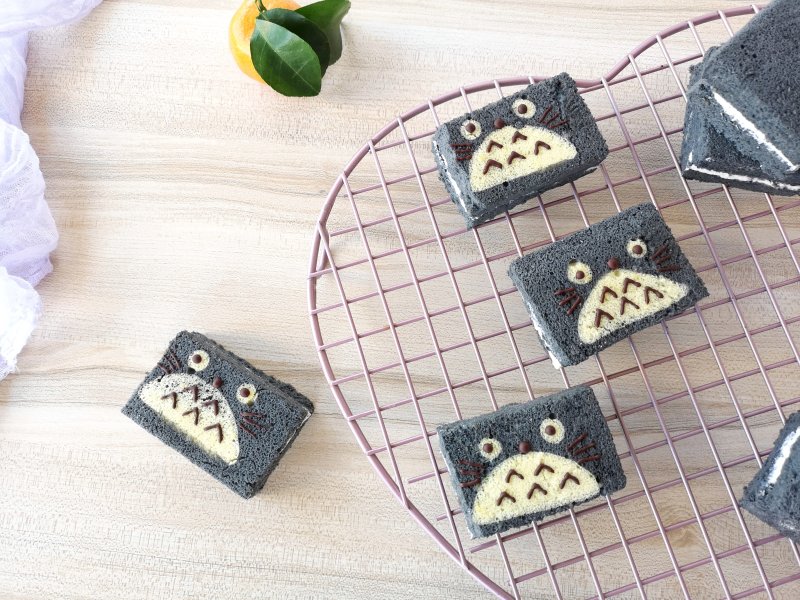 Totoro Cream-filled Cake Making Steps