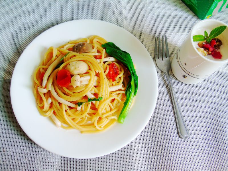 Shimeji Mushroom Soup Spaghetti