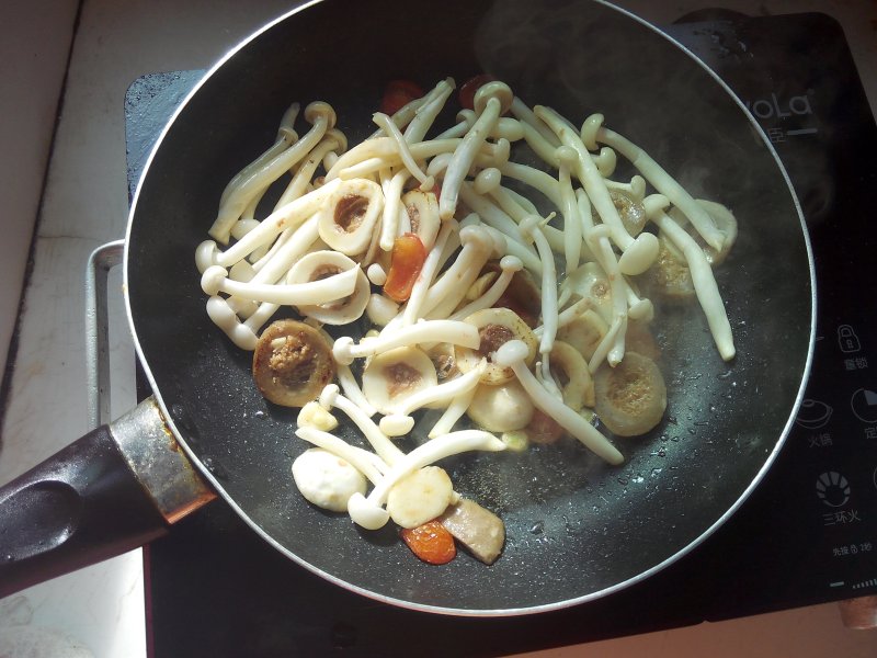 Steps to Make Shimeji Mushroom Soup Spaghetti