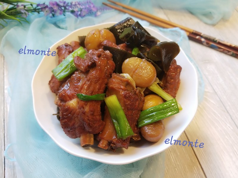 Steps for Cooking Chestnut and Kombu Braised Pork Ribs