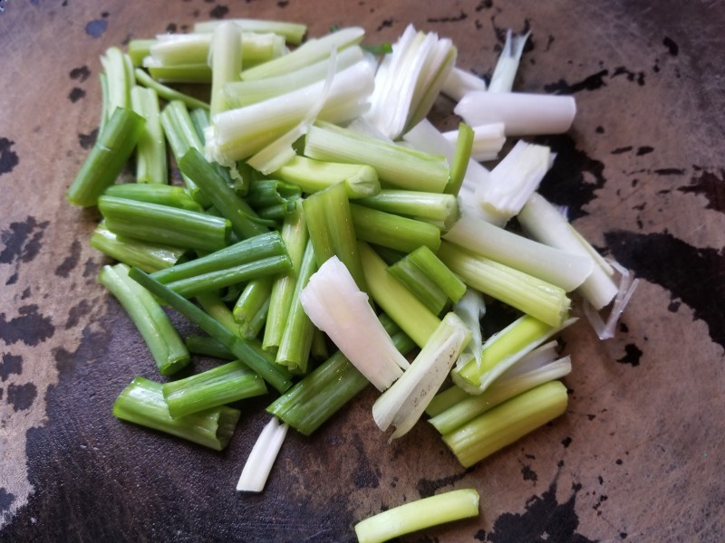 Steps for Cooking Chestnut and Kombu Braised Pork Ribs