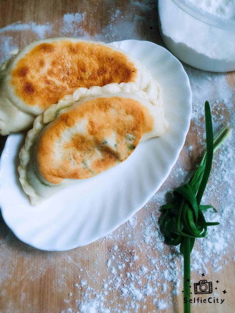 Chinese Chive Box with Egg and Fermented Dough