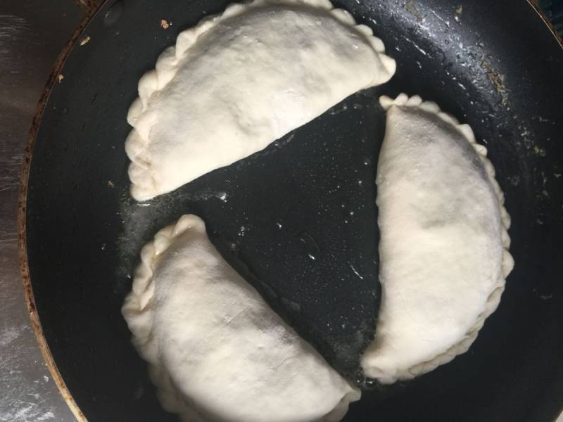 Steps for Making Chinese Chive Box with Egg and Fermented Dough