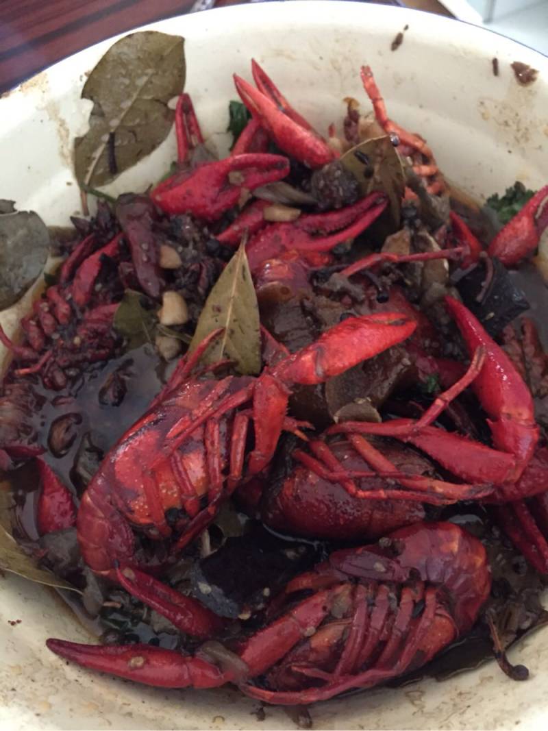 Steps for Making Wuhan Style Braised Crawfish