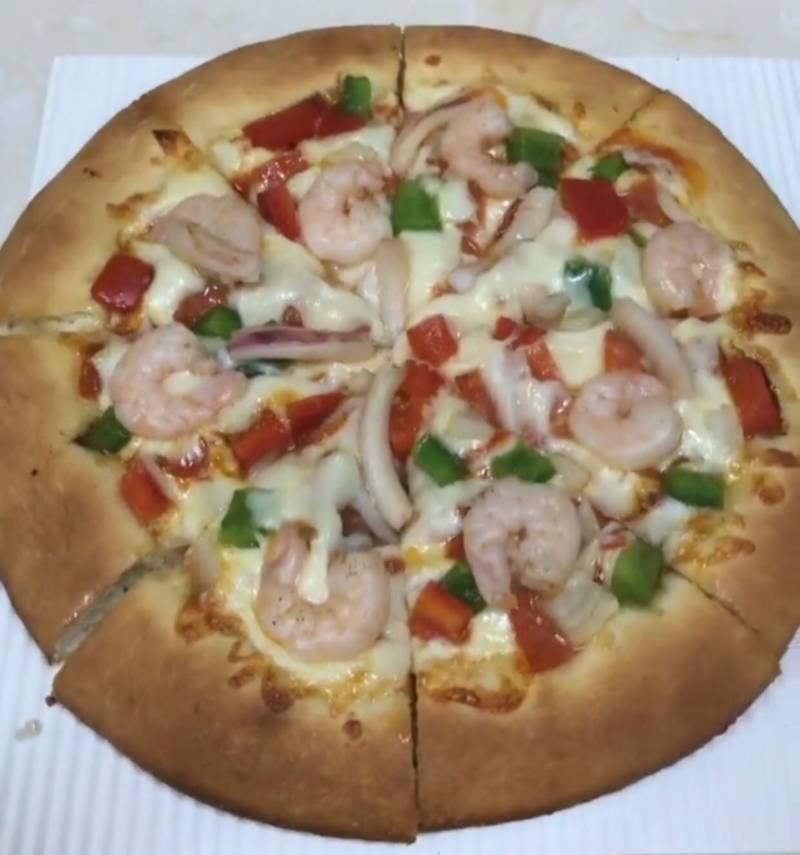 Seafood Pizza