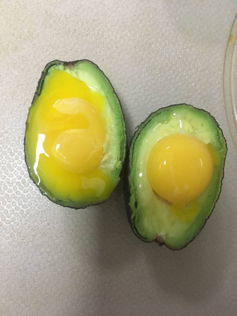 Steps to Make Egg Baked Avocado