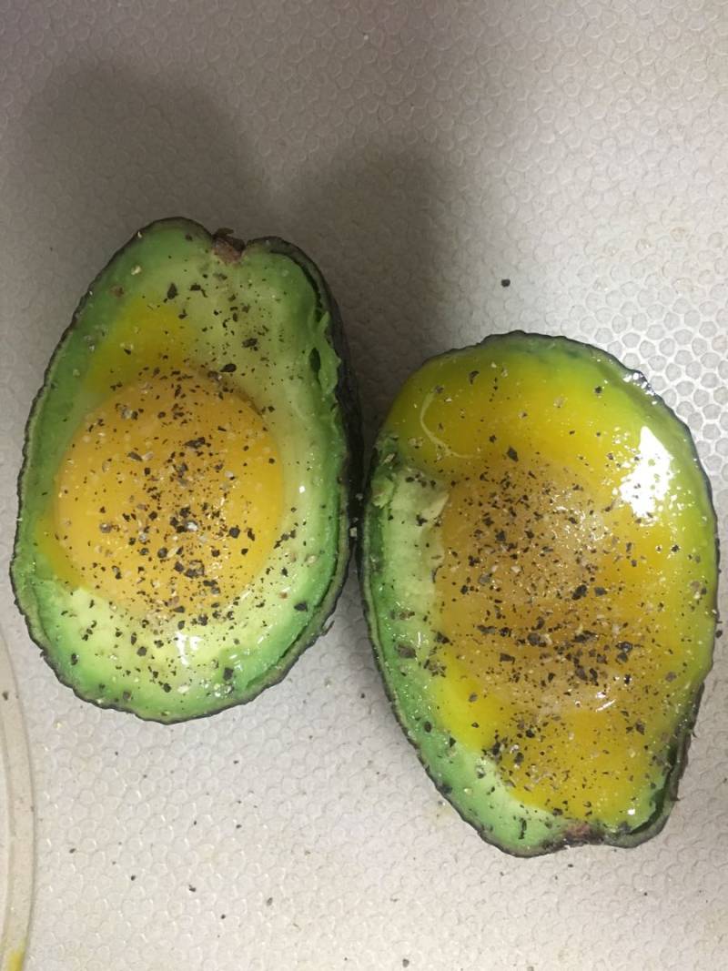 Steps to Make Egg Baked Avocado