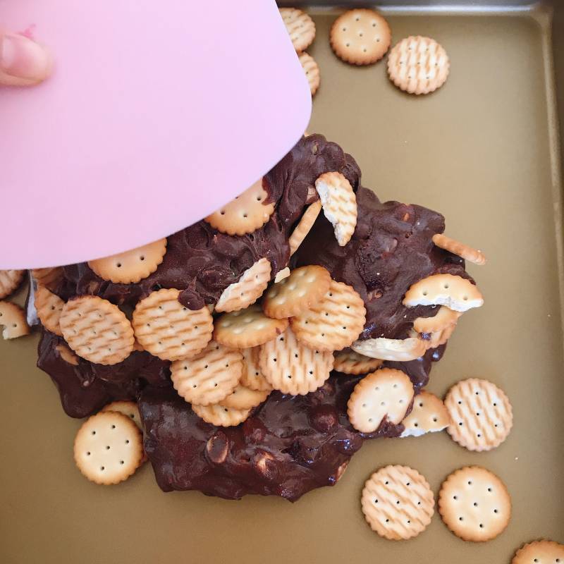 Steps for Making Cocoa Flavored Snowflake Crisps