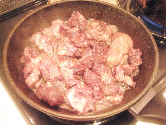 Steps for Cooking Red Wine Beef