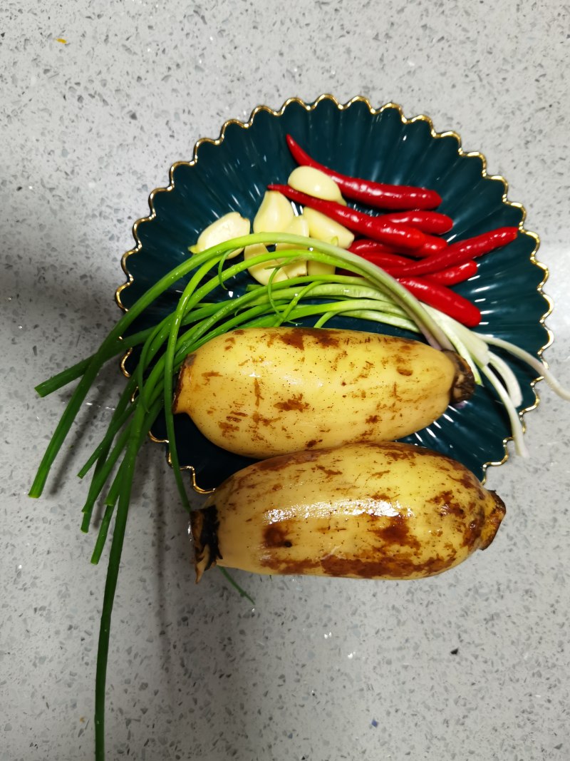 Steps for Cooking Cumin Lotus Root Cubes