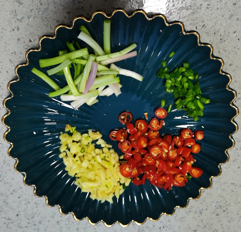 Steps for Cooking Cumin Lotus Root Cubes