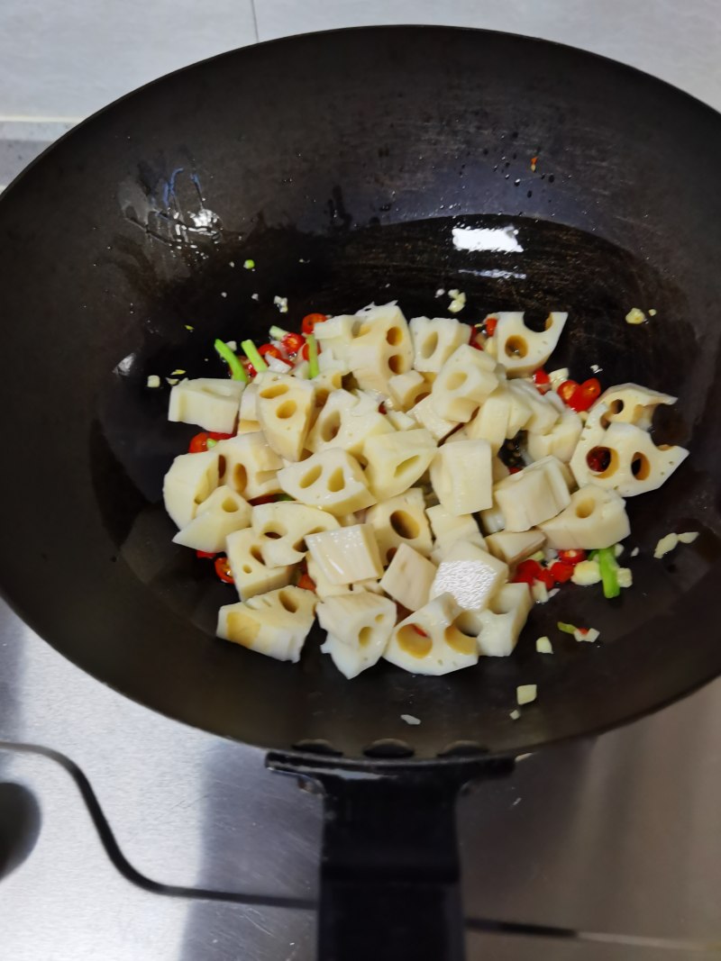 Steps for Cooking Cumin Lotus Root Cubes