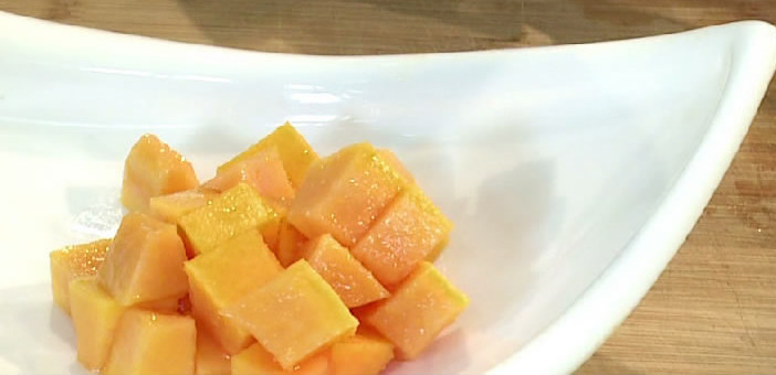 Steps for Cooking Fresh Milk Stewed Papaya