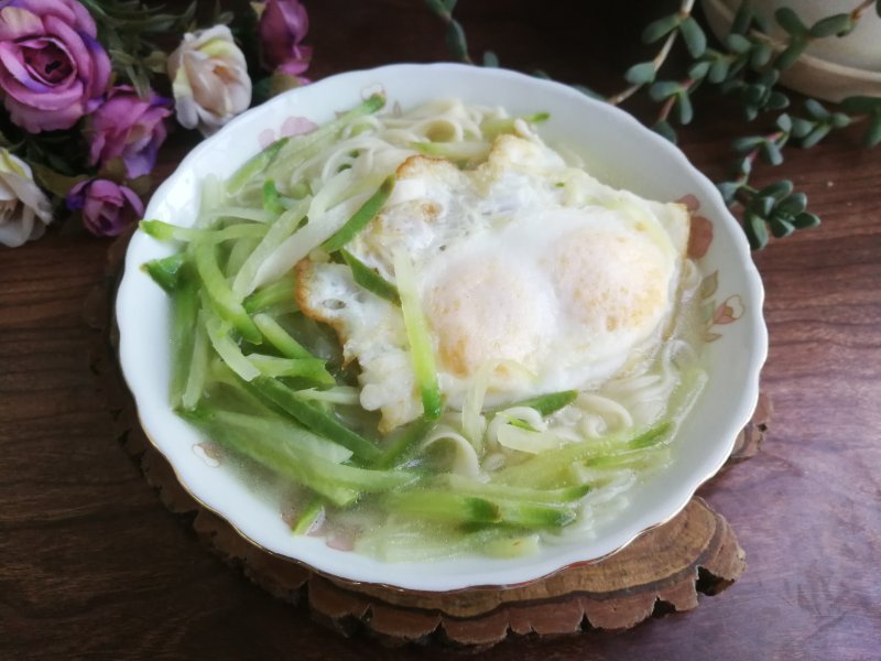 Double-Yolk Egg and Shredded Radish Noodles