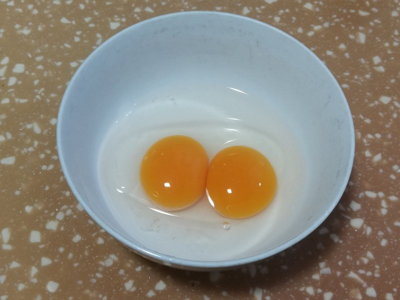 Steps for Making Double-Yolk Egg and Shredded Radish Noodles