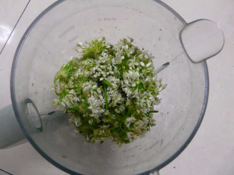 Detailed Steps for Making Pickled Garlic Chives with Mom