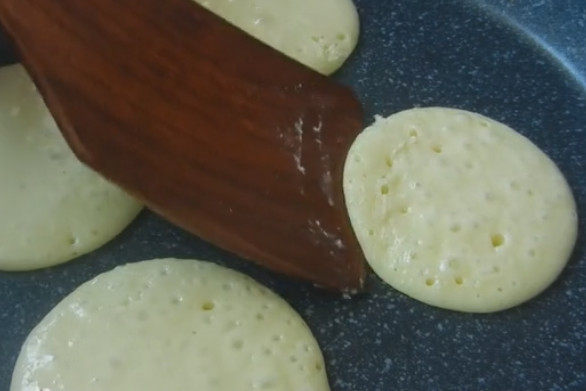 Steps to Make Oil-Free Breakfast Pancakes