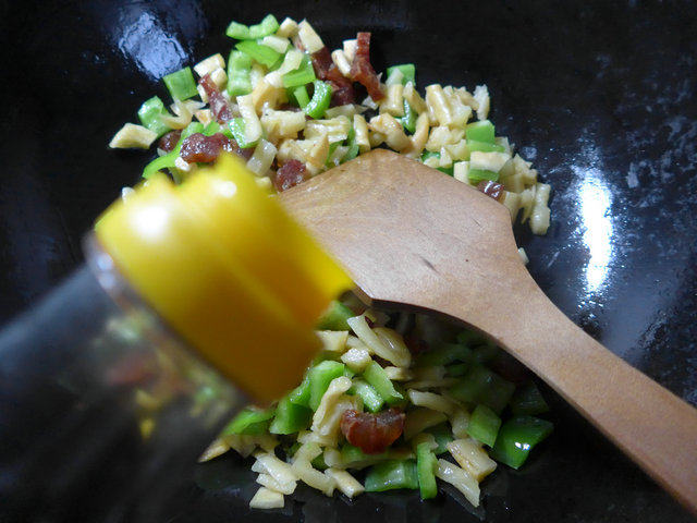 Steps for Making Spicy Sausage and Dried Radish Stir-Fry with Green Chili