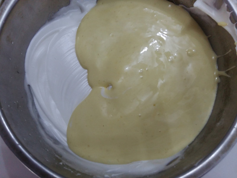 Steps for Making Vanilla Chiffon Cake