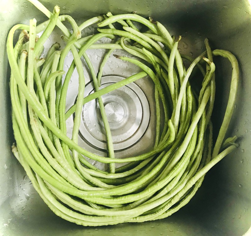 Steps for Making Homemade Pickled Long Beans