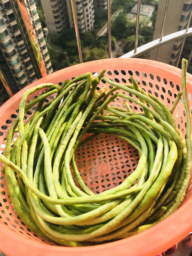 Steps for Making Homemade Pickled Long Beans