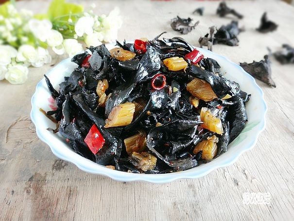 Sautéed Black Fungus with Pickled Vegetables