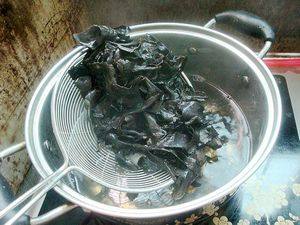 Steps for cooking Sautéed Black Fungus with Pickled Vegetables