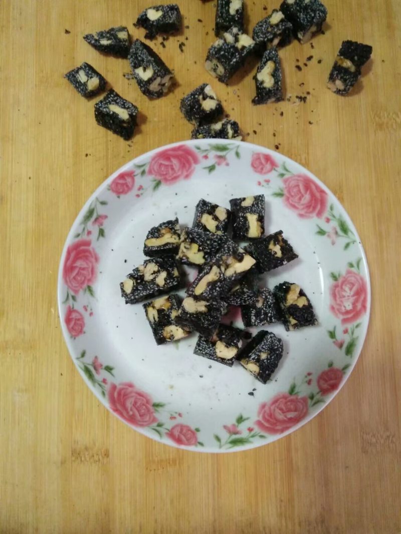 Steps for making Walnut Sesame Candy