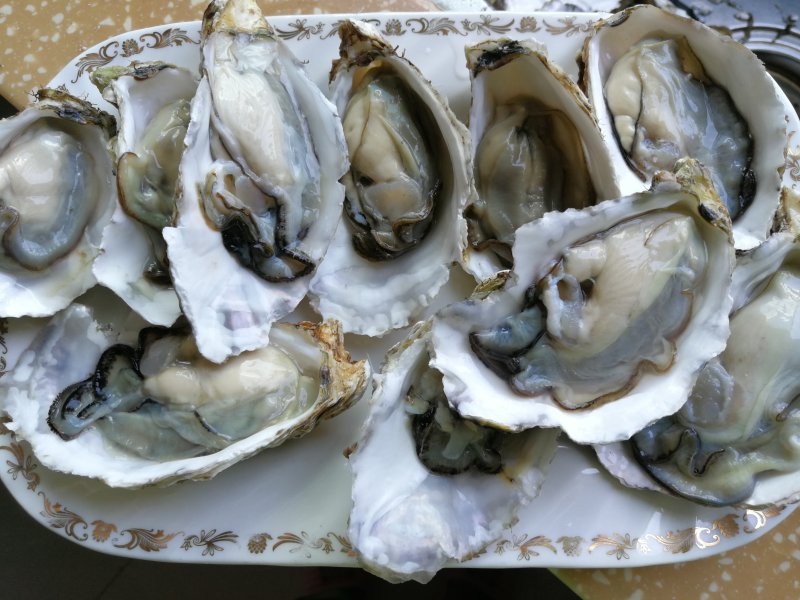 Steps for Cooking Steamed Oysters with Garlic and Vermicelli