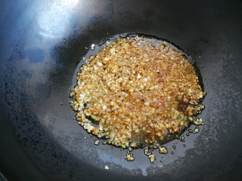 Steps for Cooking Steamed Oysters with Garlic and Vermicelli