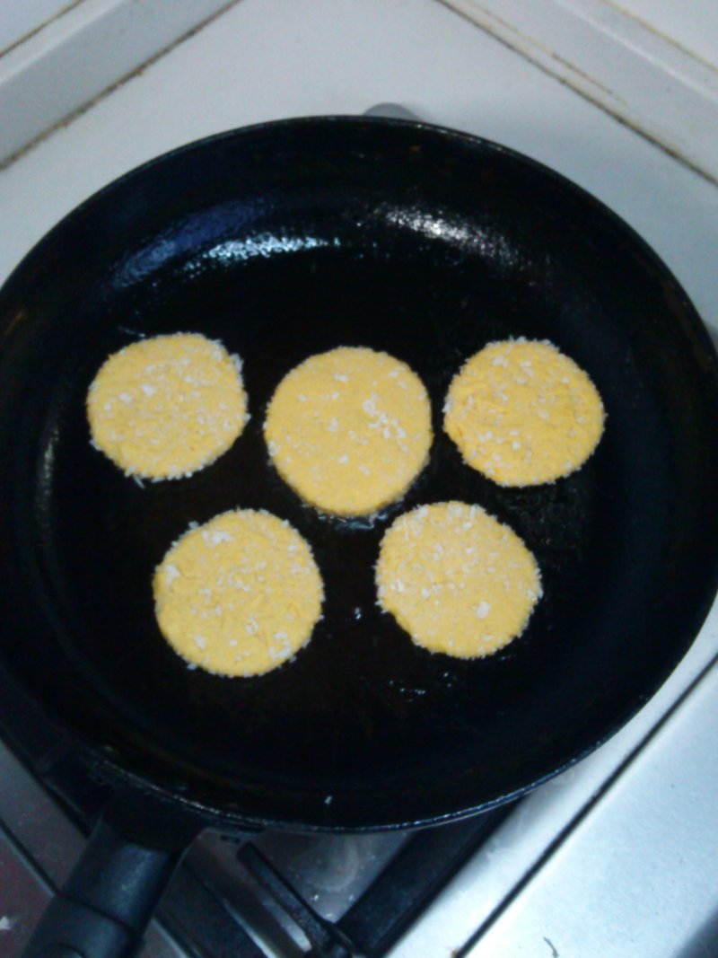 Steps for Making Pumpkin Pancakes with Milk Flavor