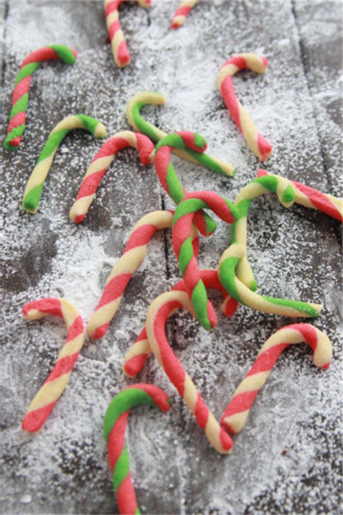 【Tomato Recipe】Christmas Candy Cane Biscuits - Sweet Gifts in the Snow