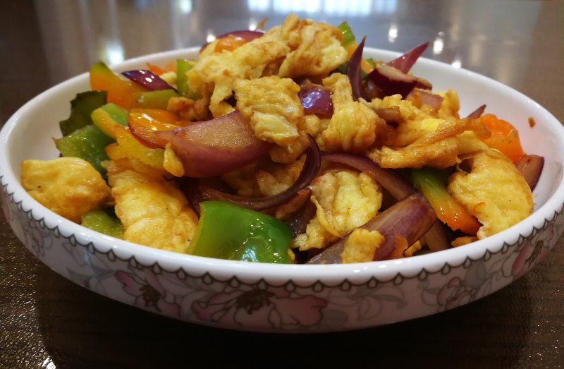 Stir-fried Eggs with Green Peppers