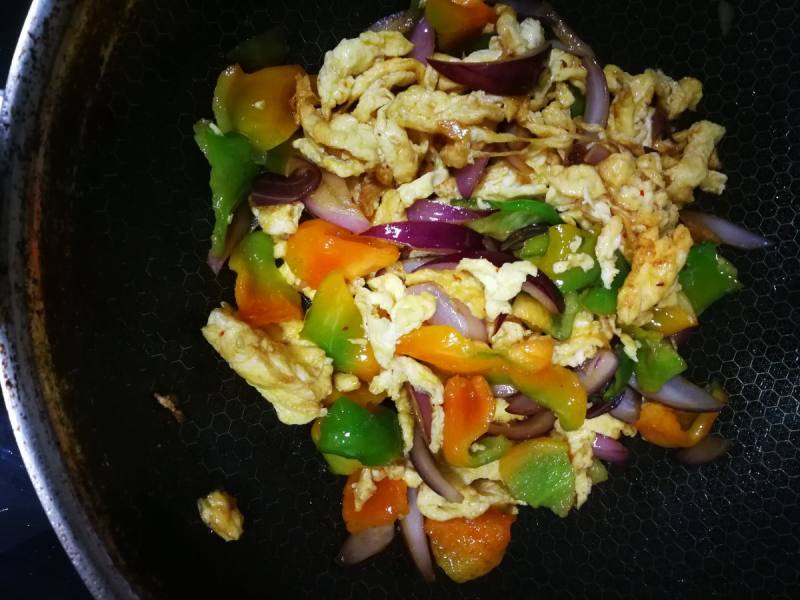 Steps for Stir-fried Eggs with Green Peppers