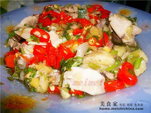 Step-by-Step Cooking Instructions for Home Cooking@@Steamed Salty Chicken with Red Chili