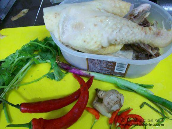 Step-by-Step Cooking Instructions for Home Cooking@@Steamed Salty Chicken with Red Chili