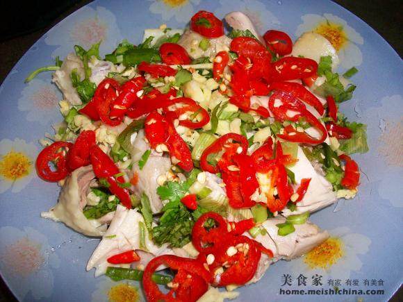 Step-by-Step Cooking Instructions for Home Cooking@@Steamed Salty Chicken with Red Chili