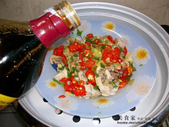 Step-by-Step Cooking Instructions for Home Cooking@@Steamed Salty Chicken with Red Chili