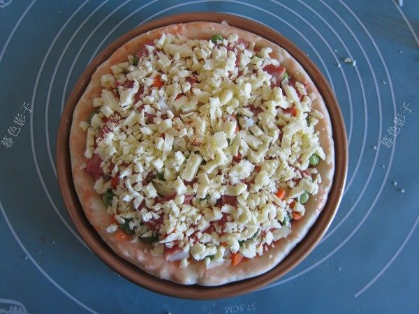 Steps to Make Rice and Cheese Pizza