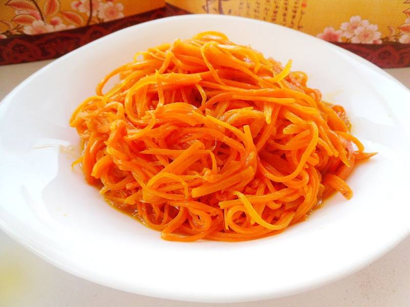 Stir-Fried Shredded Carrots