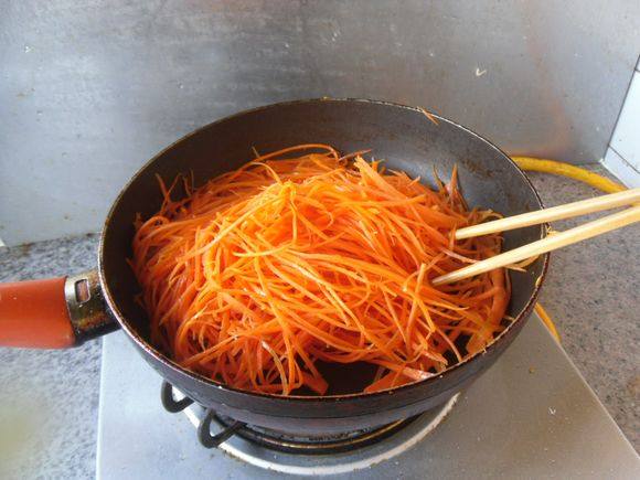 Stir-Fried Shredded Carrots Cooking Steps