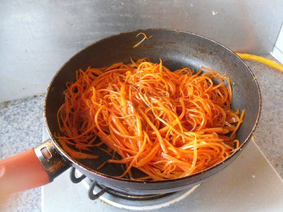 Stir-Fried Shredded Carrots Cooking Steps