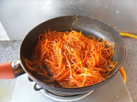 Stir-Fried Shredded Carrots Cooking Steps